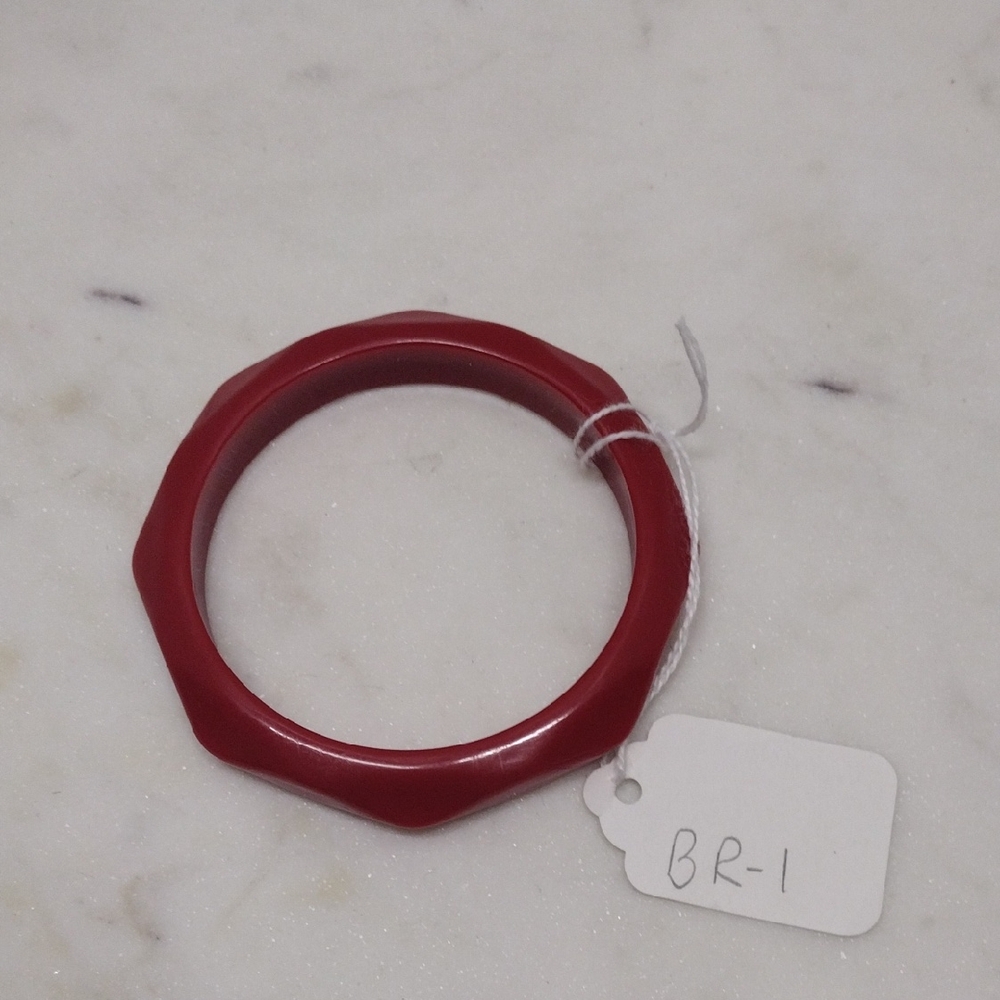 Dark Red Plastic Multifaceted Bangle Bracelet BR-1